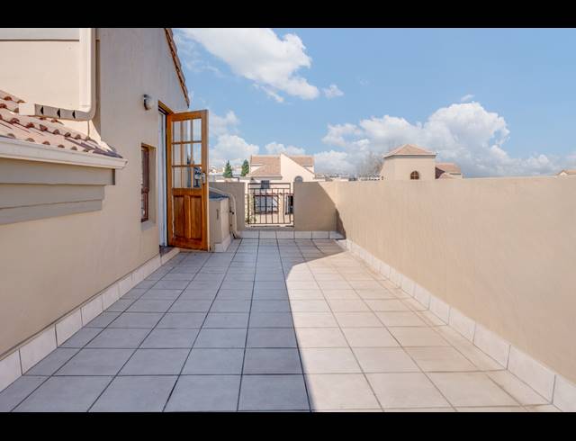 2 BEDROOM APARTMENT FOR SALE IN LONEHILL